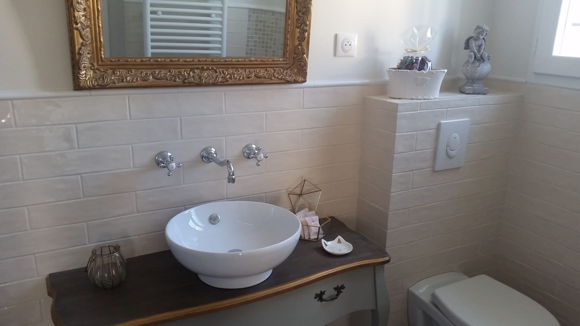 高级双人房，一大床，带连通浴室（Romantique）