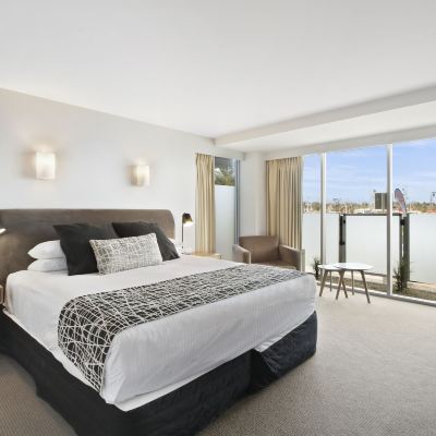 Executive SPA Suite Bellevue on The Lakes Promo Code