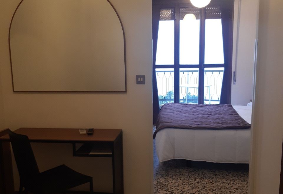 舒适双人房（1 张双人床）， 1 张大床， 阳台， 海景