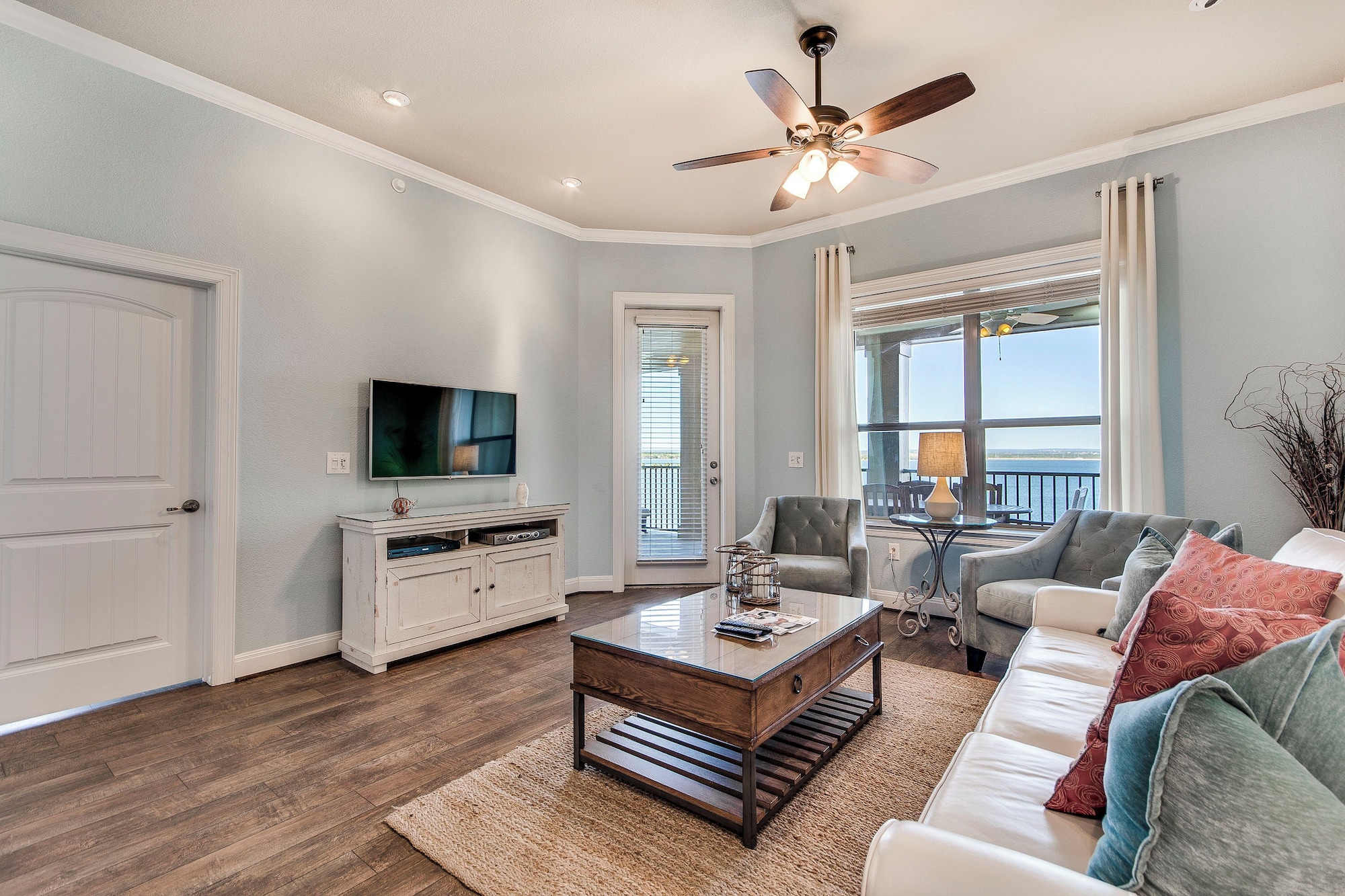 尊贵客房， 多张床