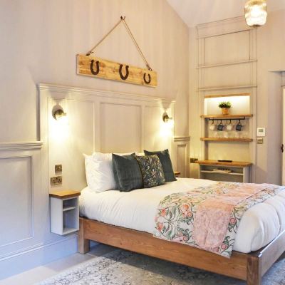 Deluxe Double Room (King Room 14) Hillcroft Accommodation Promo Code