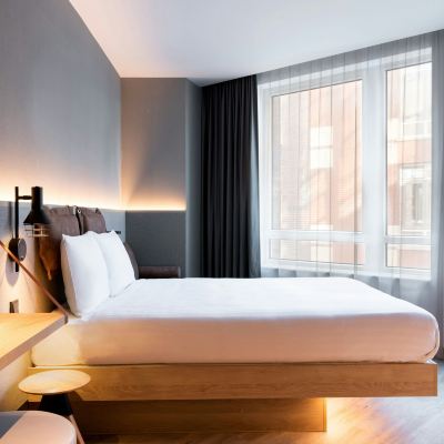Moxy Sleeper, Guest room, 1 Queen Moxy The Hague Promo Code