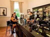 Trenython Manor Hotels in Par