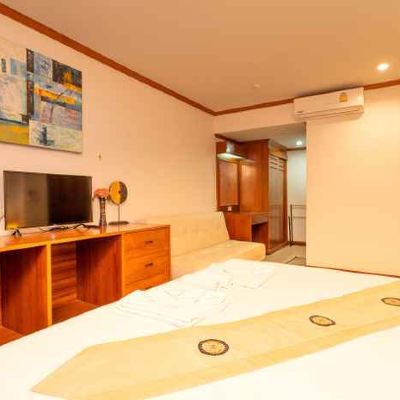 Three-Bedroom Suite with Pool Access (4 adults + 2 children)