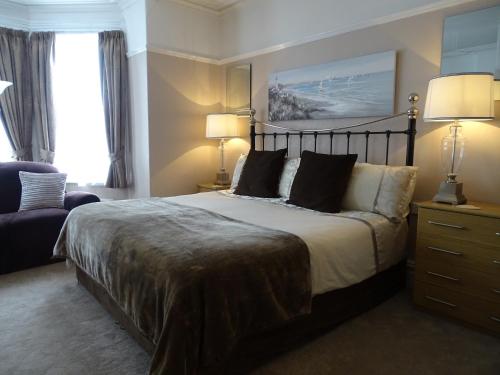 豪华特大床或双床间