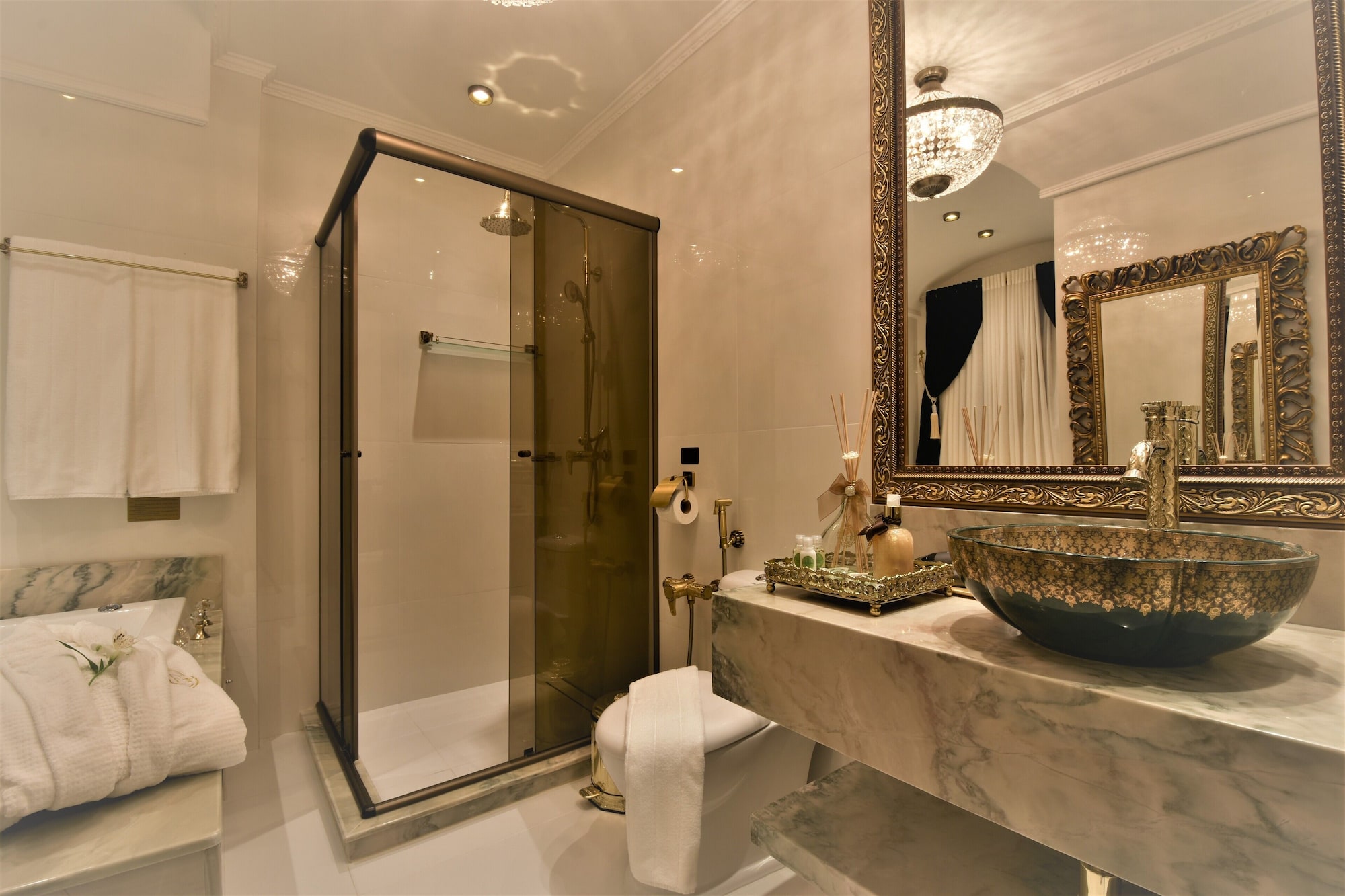 豪华宏伟套房（带按摩浴缸）