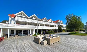 Sunde Fjord Hotel, Free and Easy Parking