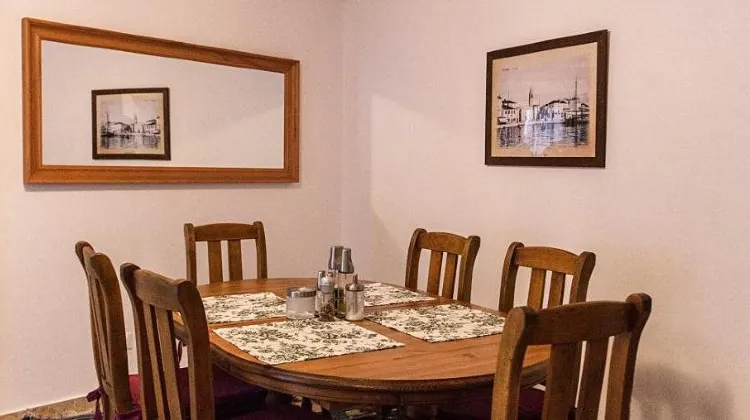 ヴィラ トゥットロット 食事・レストラン