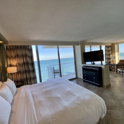 Oceanfront Premium Studio King Suite