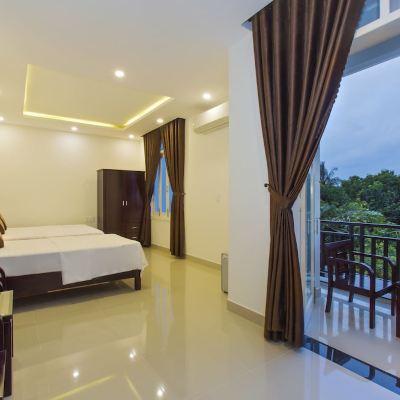 Deluxe Triple Room with Balcony and Garden View