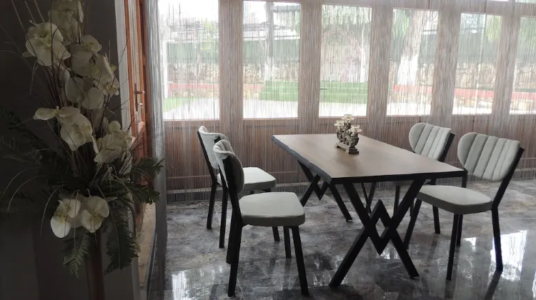 Apollon Garden Hotel 食事・レストラン