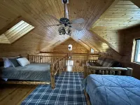 Cozy Secluded Cabin w/ Hot Tub, Relax, Unwind & Stargaze Hotels in Freeman