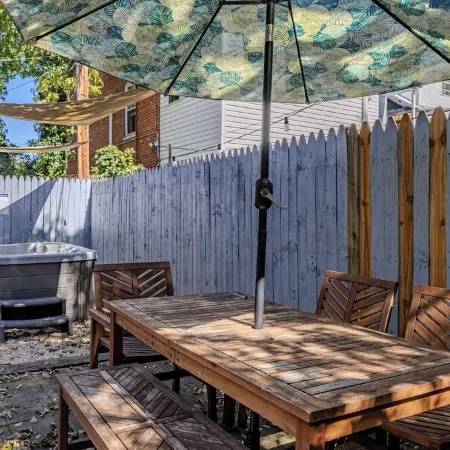 Gorgeous Apt, Pets, Hot Tub & Fire Pit, Walk --> DT Frederick Отели в г. Фредерик