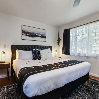 Signature Studio Suite, 1 King Bed With Sofa Bed The Jeffrey Hotel Promo Code