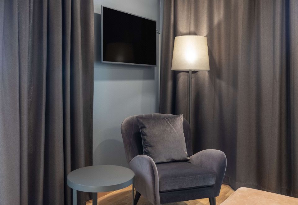 高级特大床间带梳化床