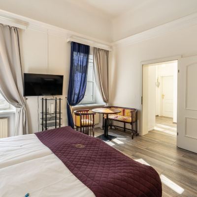 Apartment 33A Hotel am Schubertring Promo Code