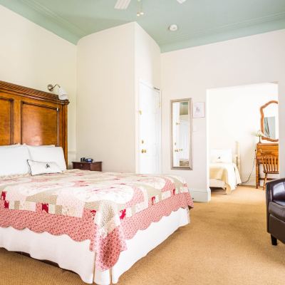 Family Room McGee's Inn Promo Code