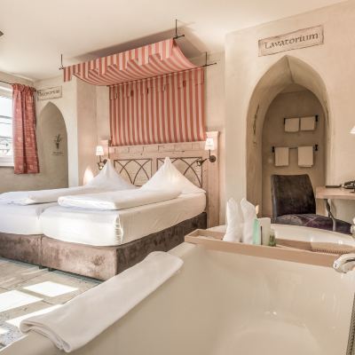 Theme Room Hotel Arthus Promo Code