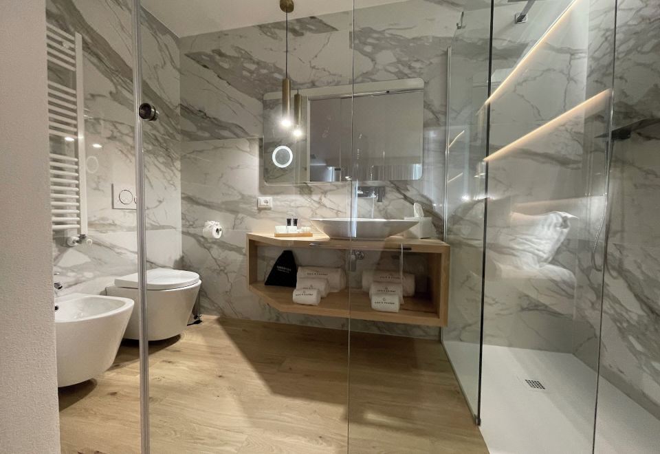 奢华客房，1张特大床，私人泳池