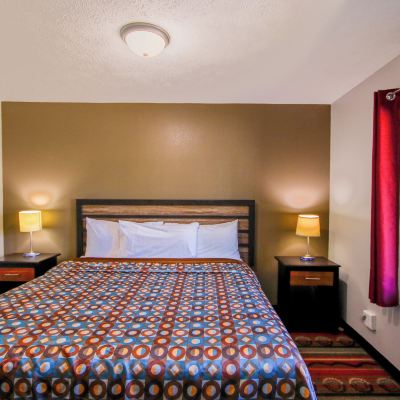 Accessible Standard King Room Non-Smoking Hotel Arthur Promo Code