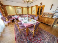 Haus Golker Ferienwohnungen & Frühstückspension Ξενοδοχεία στην πόλη Seeboden