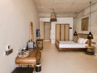 No908 Sunset Hotel