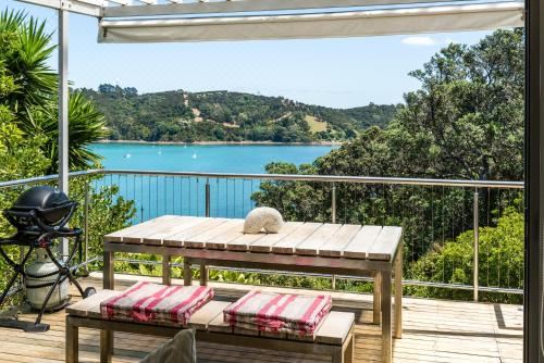 Bach on Burrell One-Bedroom House