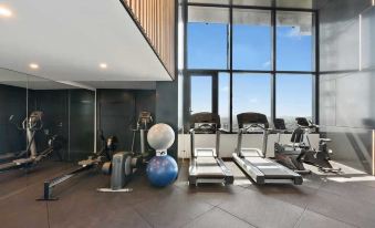 Sky Heart of Bne City 2Bed Apt Pool& Gym Qbn222-18