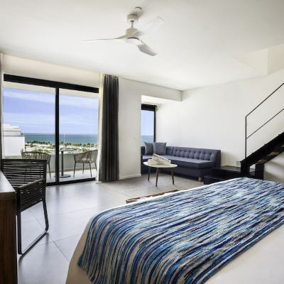 Rooftop Sky View Suite with Outdoor Jacuzzi