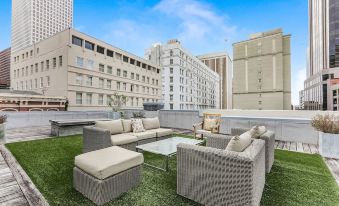 Luxury 4Br with Private Rooftop Deck
