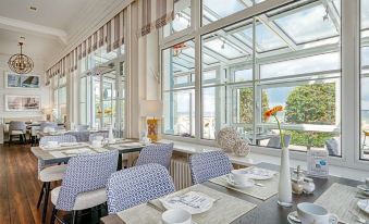 Hotel Strandschlosschen - Housity