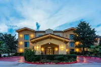 Super 8 by Wyndham The Woodlands North
