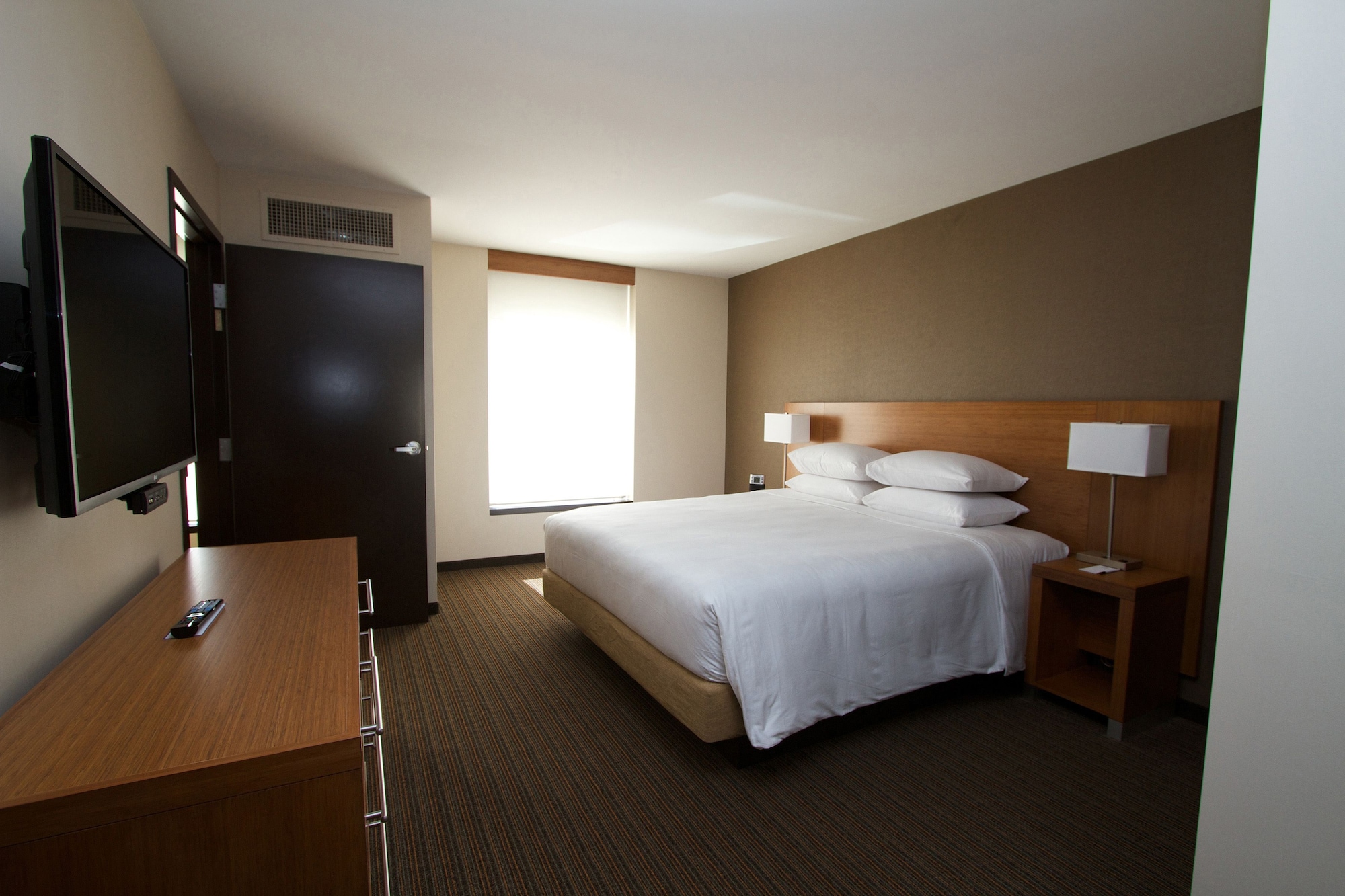 凯悦特大床房（带梳化床）