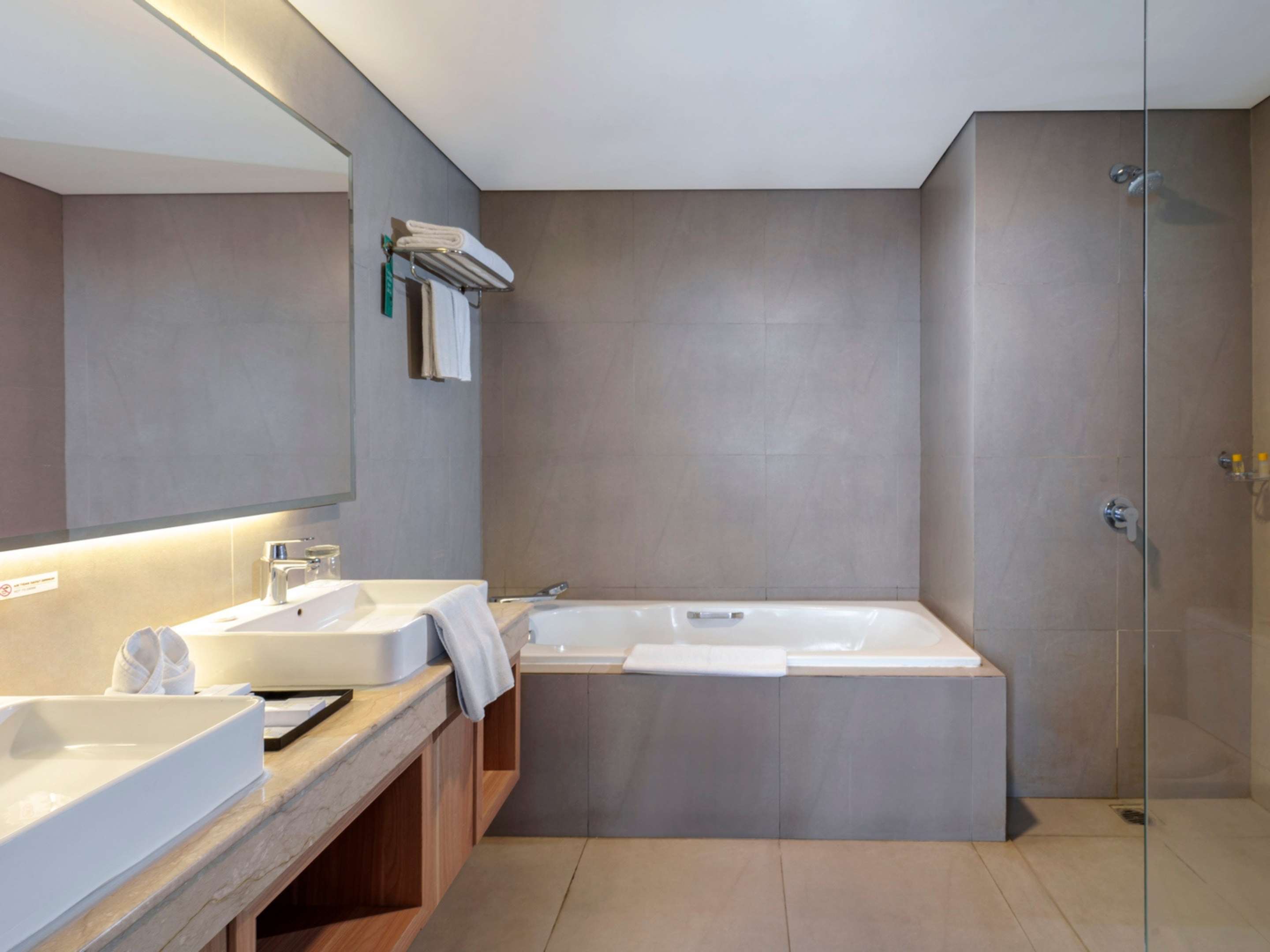 两卧室家庭套房-2张大床-阳台-海景及城景