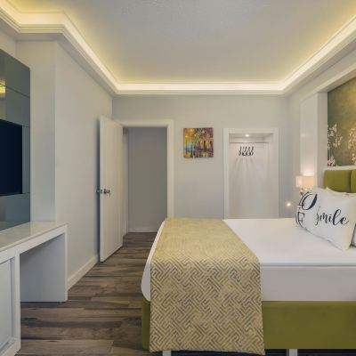 Lake House Swim-up Family Room Lyra Resort Promo Code