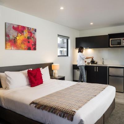 Deluxe One Bedroom Apartment Carnmore Hagley Park Promo Code