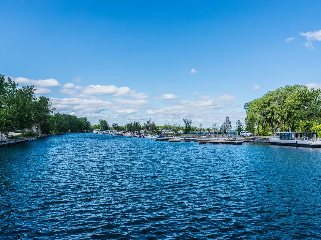 Heritagemtl - Bord De L'eau, Parking, Aéroport, 15 Personnes - Québec