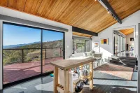 Wine Country Retreat between Sonoma & Napa Valleys