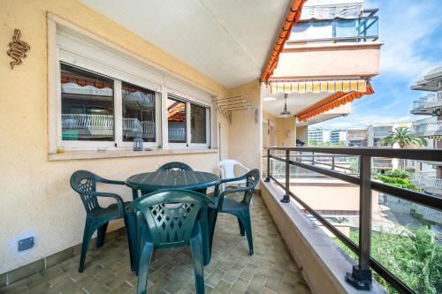 高级一卧室带阳台公寓