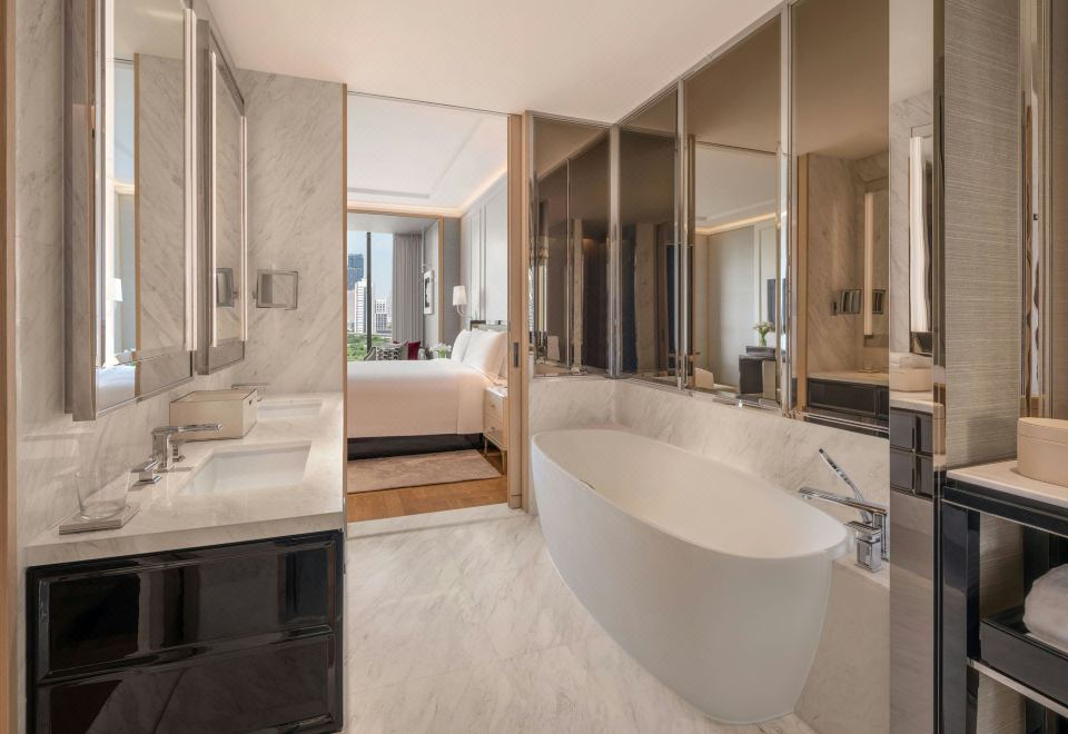 俱乐部房，可使用俱乐部休息室，客房，1 特大床，阳台