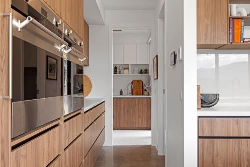 Tanderra - Pool - Sleeps 12 Six-Bedroom House