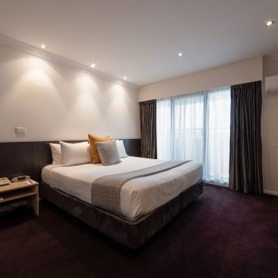 Deluxe Queen Room The Executive Inn, Newcastle Promo Code