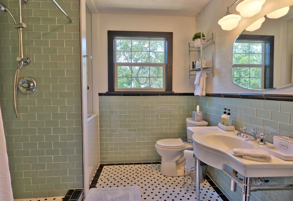 热水浴缸和趣味室外空间-多彩复古绿洲