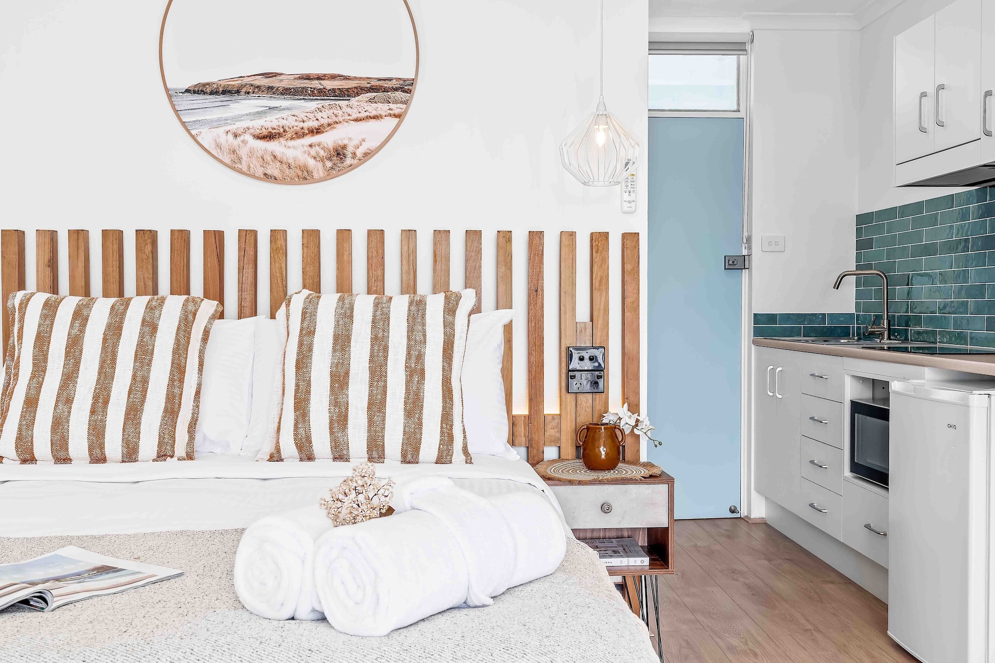 行政开间， 1 张大床， 海洋景观