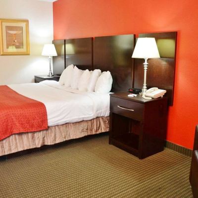 Deluxe King Room-Non-Smoking Country Hearth Inn & Suites Kenton Promo Code