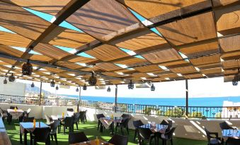 Holiday Season Hotel - Housity
