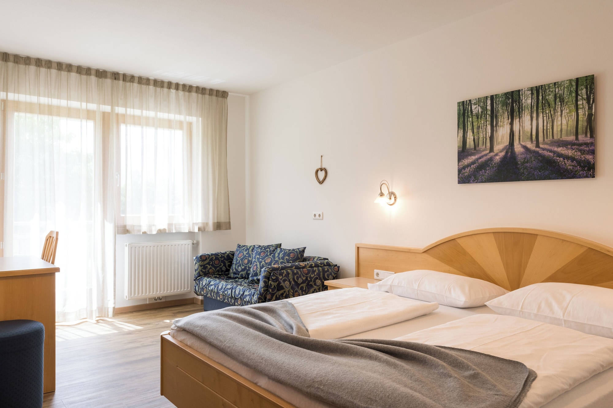 标准双人房， 1 张大床， 无烟房， 私人浴室