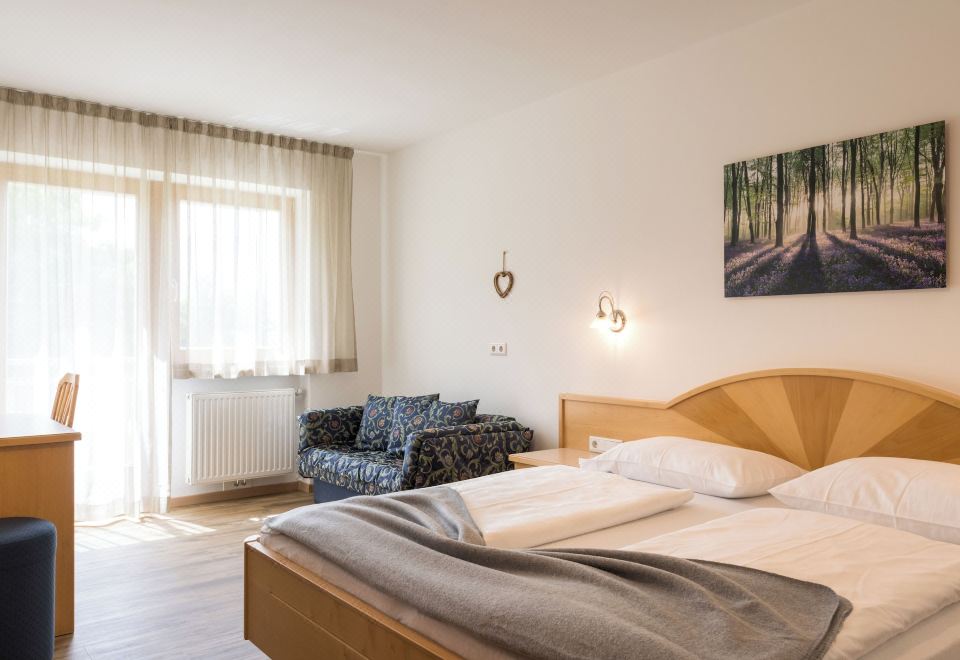 标准双人房， 1 张大床， 无烟房， 私人浴室