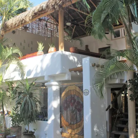 Villa Sophie 3BR/3BA, Beach Front Terrace, Heated Pool, Parking.