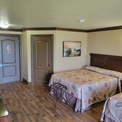 Classic Room, 2 Queen Beds, Kitchenette Motel Manoir Sur Mer Promo Code